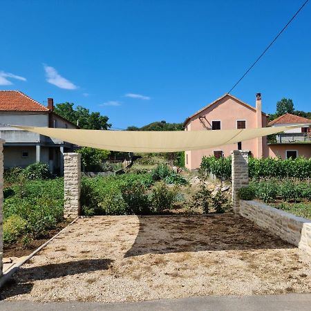 Holiday Home Lipa Nasa Neviđane Zewnętrze zdjęcie