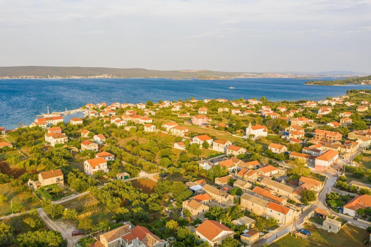 Holiday Home Lipa Nasa Neviđane Zewnętrze zdjęcie