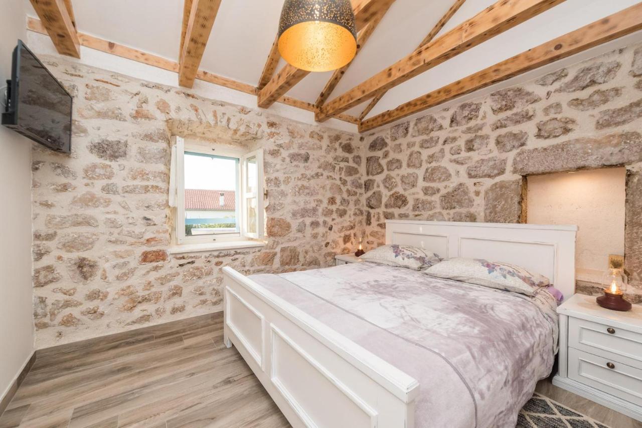 Holiday Home Lipa Nasa Neviđane Zewnętrze zdjęcie